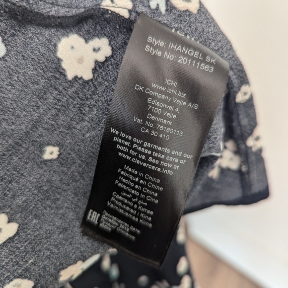 Cute Navy blue floral print skirt with elastic waist band - Picture 3 of 5